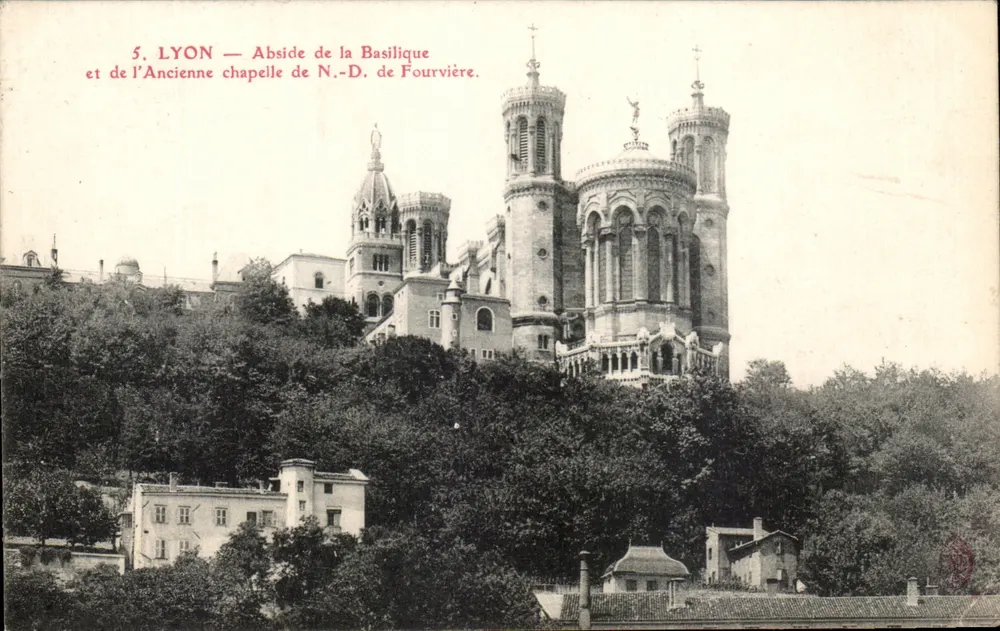 LYON — Apsis der Basilika und der alten Kapelle Notre-Dame de Fourvière - Vorderseite