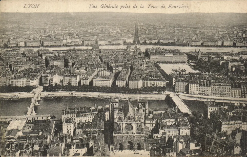 LYON — Allgemeine Ansicht vom Fourvière-Turm — Antike Ansichtskarte - Vorderseite