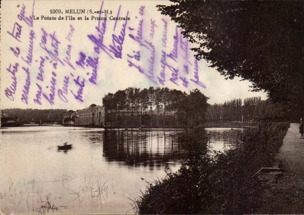 Melun (S.-et-M.) — A Ponta da Ilha e a Casa de Detenção Central — Foto Ed. R. Mignon, N°1009 - Frente