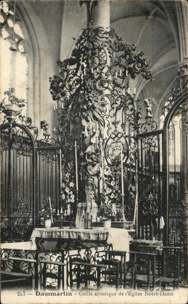 Dammartin — Künstlerische Gittertür der Kirche Notre-Dame - Vorderseite