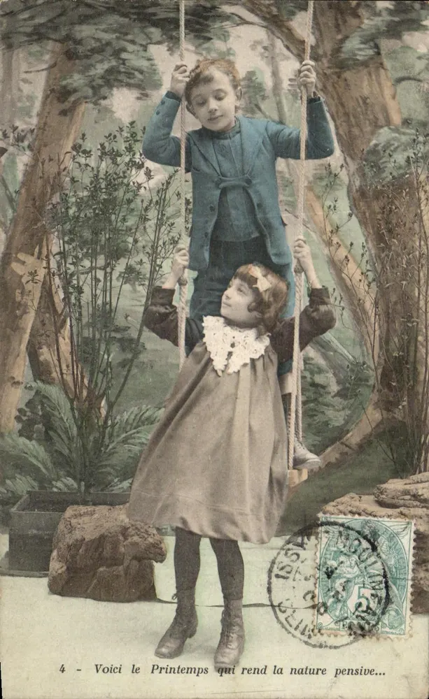 Zwei Kinder auf einer Schaukel — Motiv: Der Frühling, der die Natur nachdenklich macht — Verlag: anonym, Nr. 4 - Vorderseite