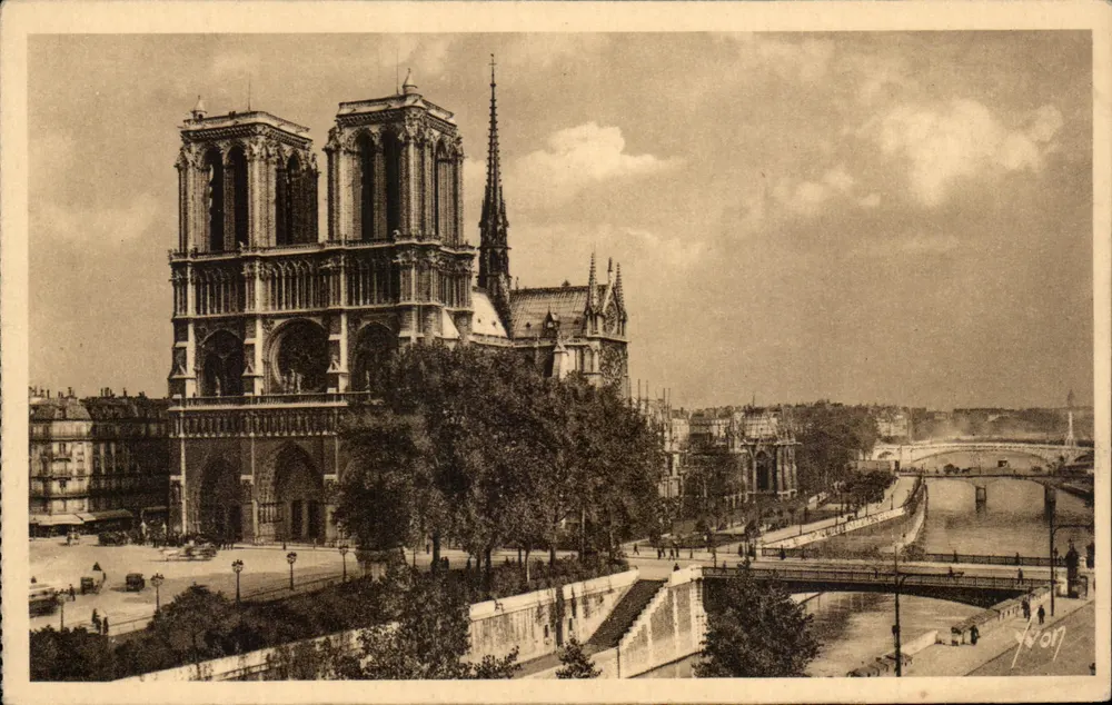 Notre-Dame de Paris — Allgemeiner Blick — Yvon - Vorderseite