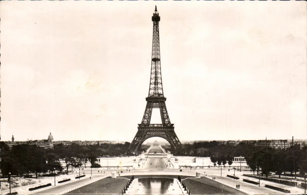 Paris - Eiffelturm und Bassin des Palais de Chaillot — Éditions du Globe - Vorderseite