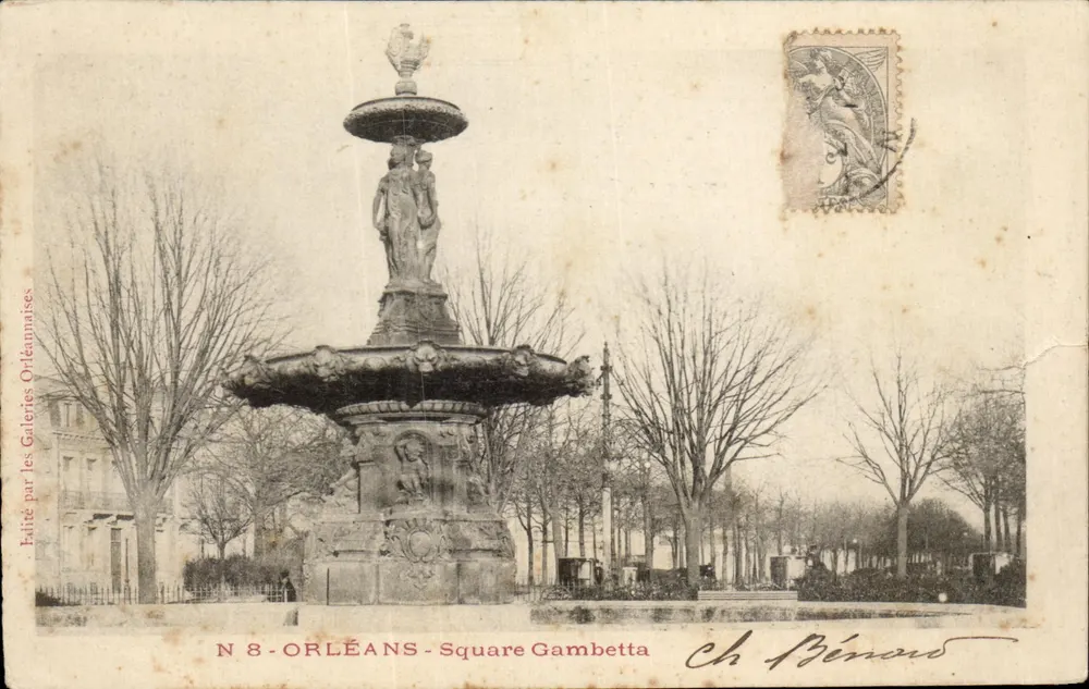 Orléans — Square Gambetta — Fontaine ornée de statues, éditée par les Galeries Orléanaises, n°8 - Frente