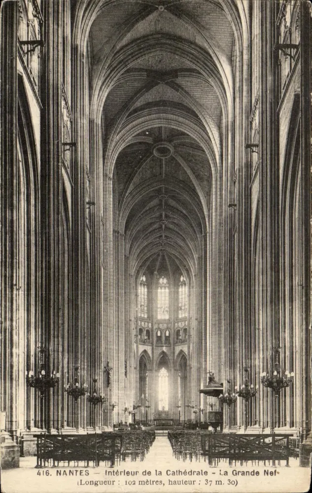 NANTES — Innenansicht der Kathedrale — Die Große Nef — Verlag F. Chapeau, n° 416 - Vorderseite
