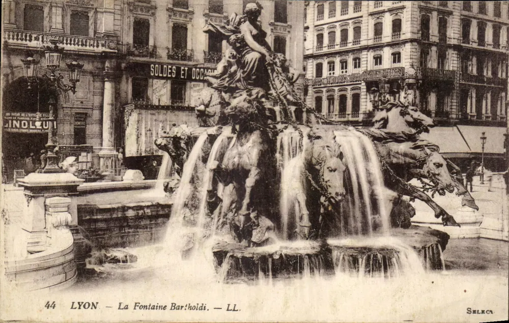 LYON — A Fonte Bartholdi — LL. — Sélecta - Frente