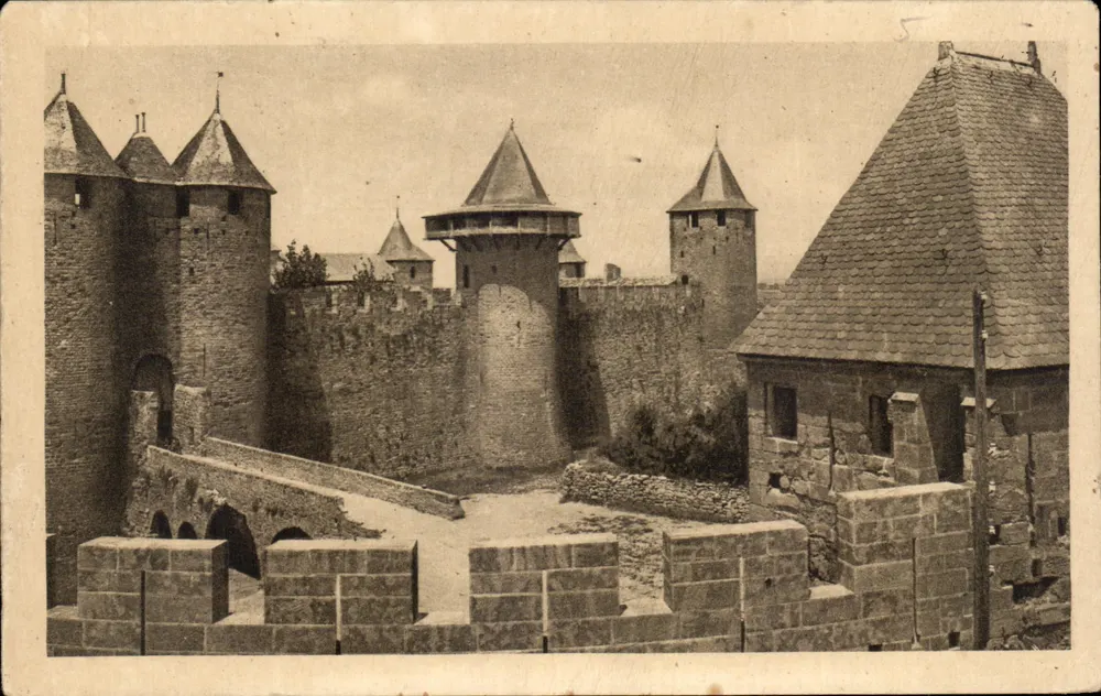 A Cidade de Carcassonne — O Castelo Comtal — Edições d'Art Jardy - Frente