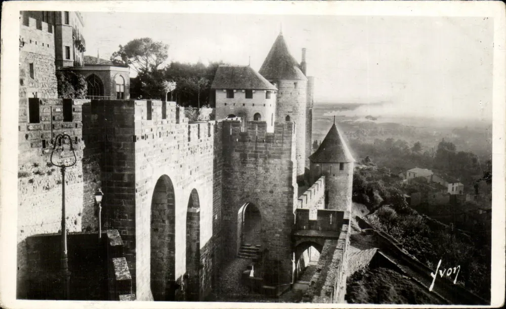 Carcassonne — Die Stadt. Machicoulis der Porte d'Aude — Éditions d'Art, Paris - Vorderseite
