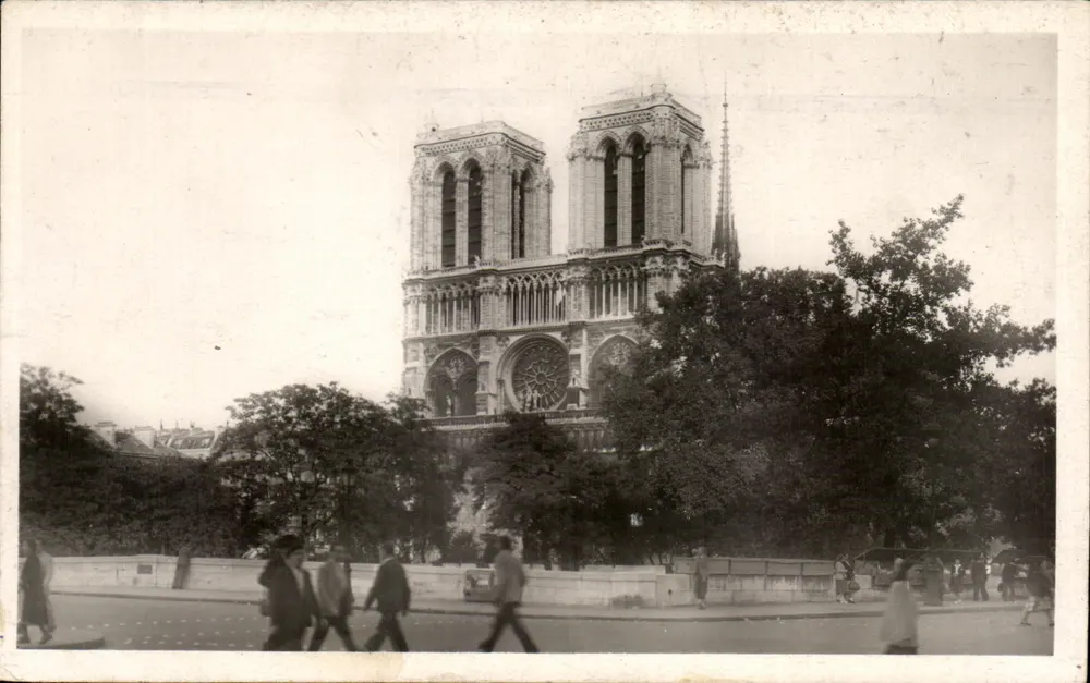 Notre-Dame de Paris — Der Eingang zum Petit-Pont — Photostyl-Editionen, 65, Liège - Vorderseite
