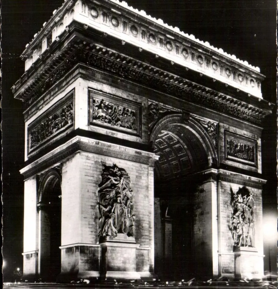 O Arco do Triunfo — iluminado — Edição ALFA, n° 4074 - Frente
