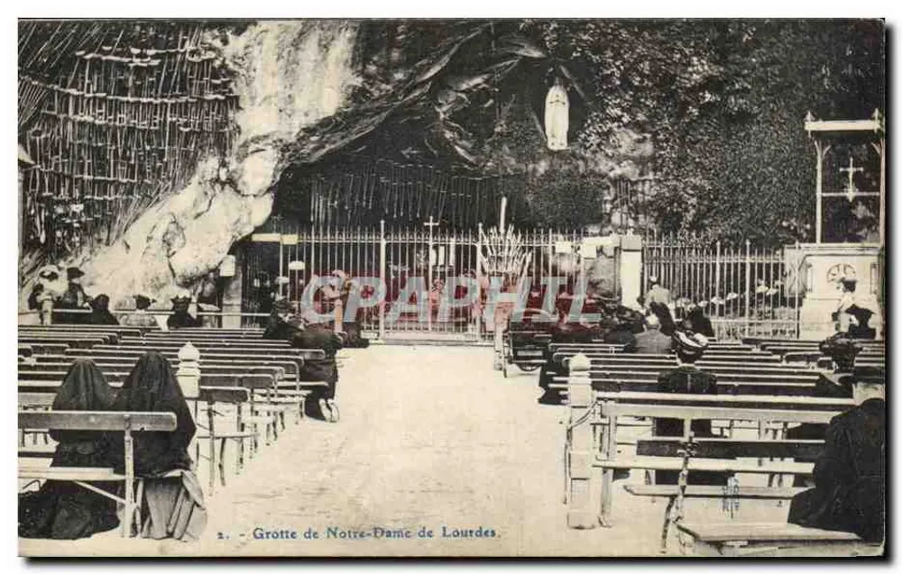Gruta de Nossa Senhora de Lourdes — vista interna com peregrinos — editor não identificado, n° 2 - Frente