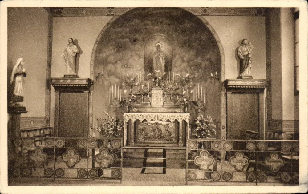 Innenansicht einer Kapelle — Institution der Blauen Schwestern von Castres — Photo Durand, Lourdes - Vorderseite