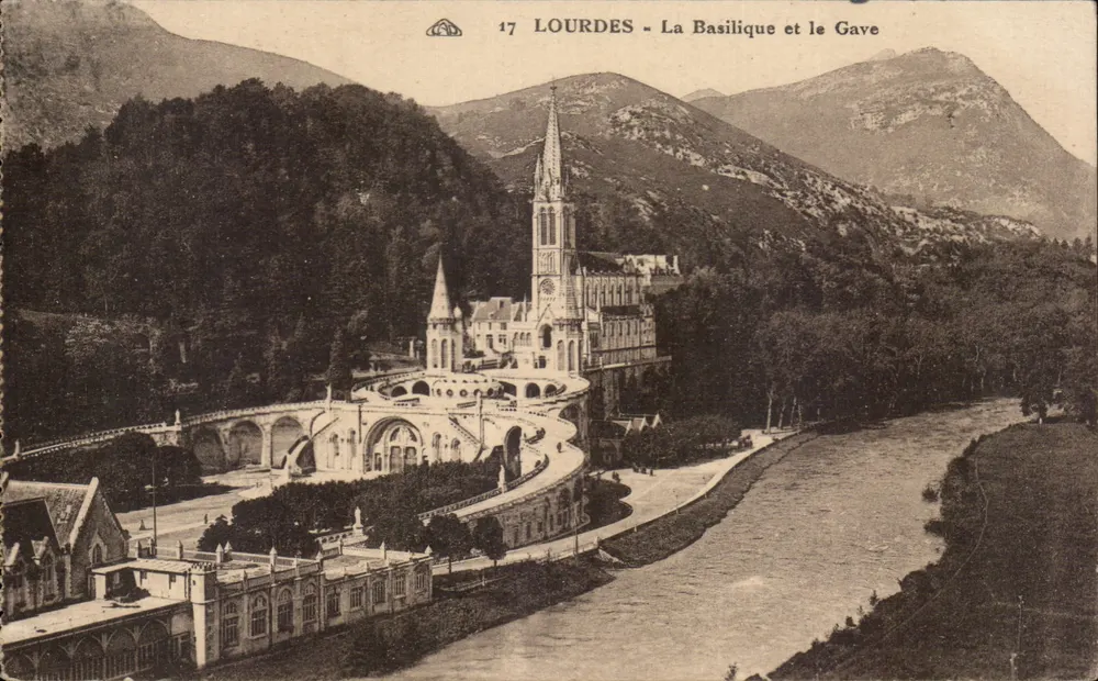 Lourdes - A Basílica e o Gave — Editora: Cie N. 37 das Artes Fotomecânicas, Strasbourg - Frente