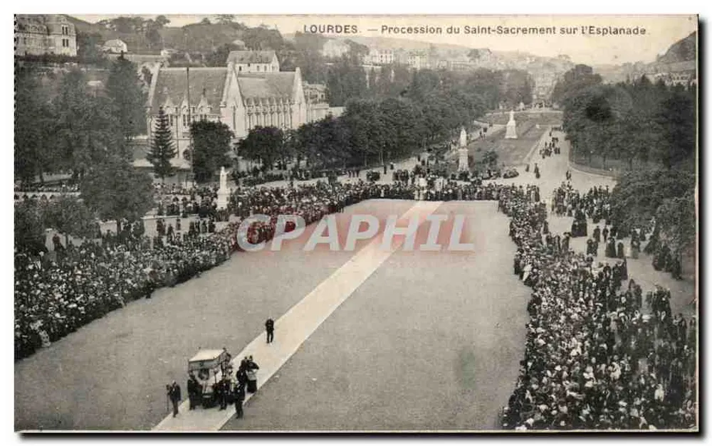 LOURDES — Processão do Santo Sacramento na Esplanada — Edição especial do Grand Hôtel de la Chapelle - Frente