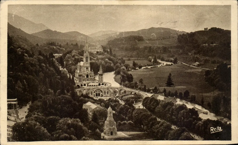 Lourdes — Die Basilika und der Gave gesehen vom Donjon des Schlosses — Rella - Vorderseite