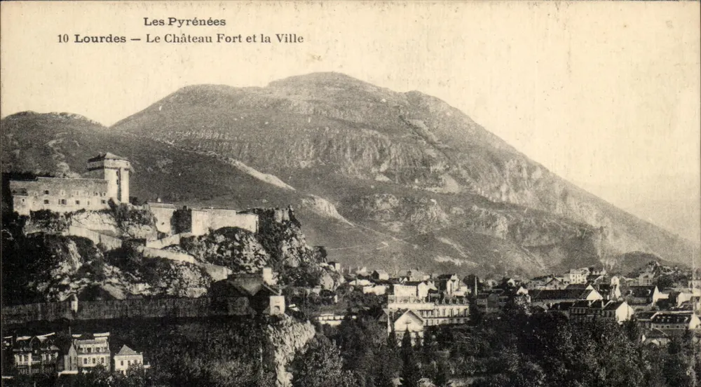Lourdes — Der Festungspalast und die Stadt — Die Pyrenäen - Vorderseite