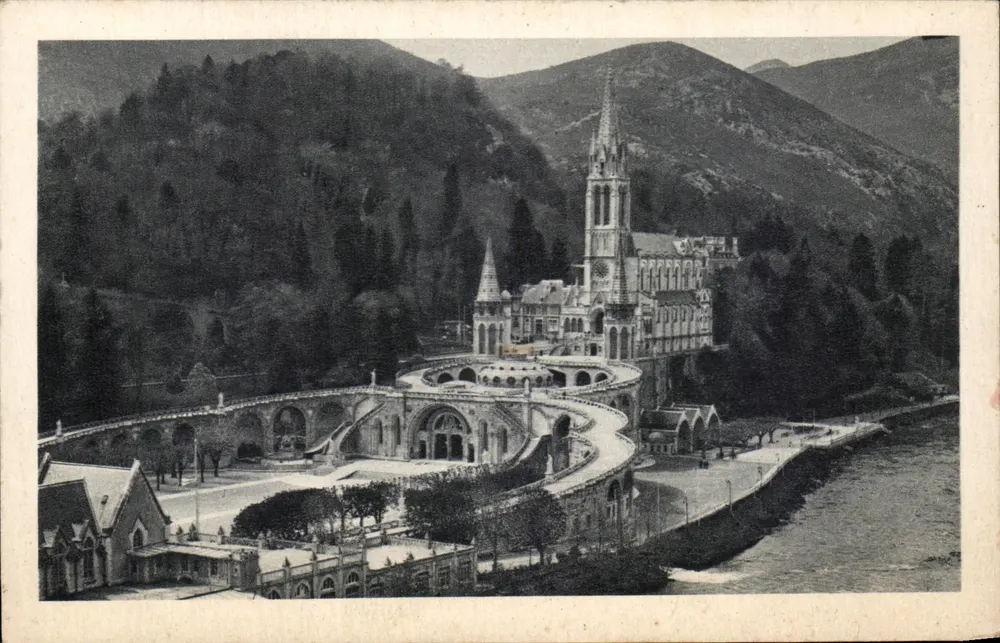 Lourdes — Vista geral da Basílica — Edição P. Ducet, Lourdes - Frente