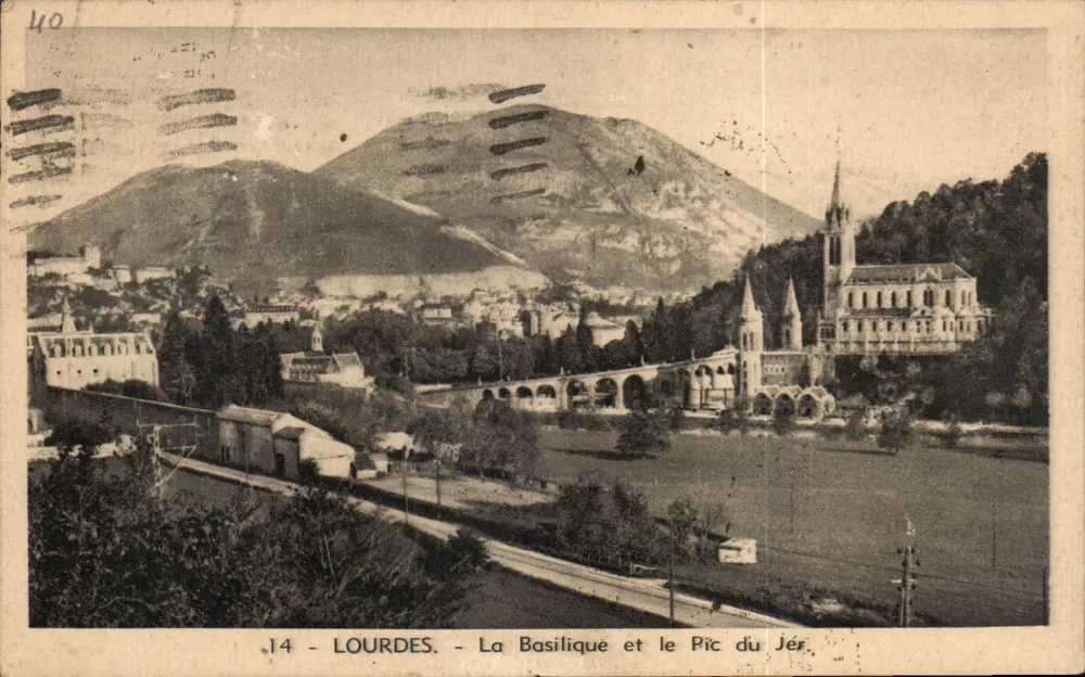 Lourdes - A Basílica e o Pic du Jérôme - Frente