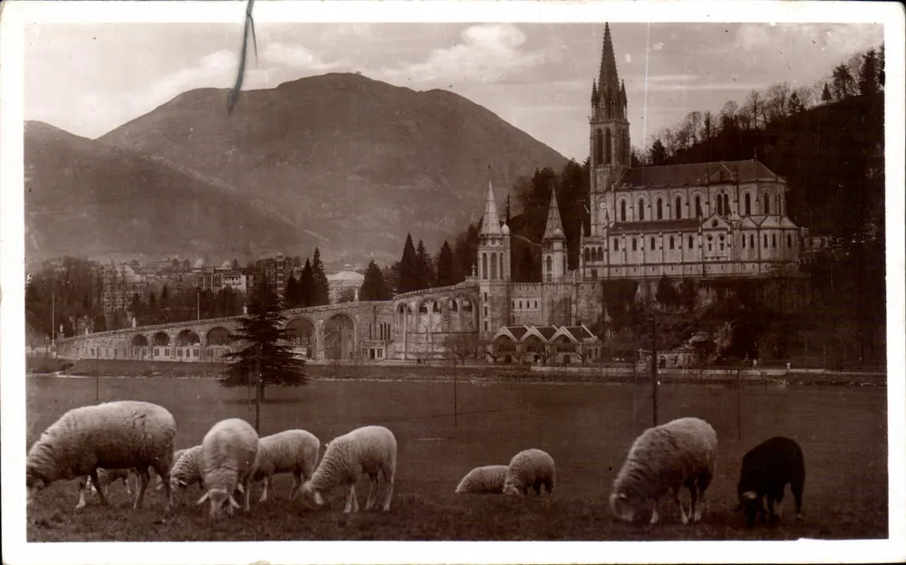 Lourdes — Ansicht der Basilika und des Pic du J.r — Edition P. Douce - Vorderseite