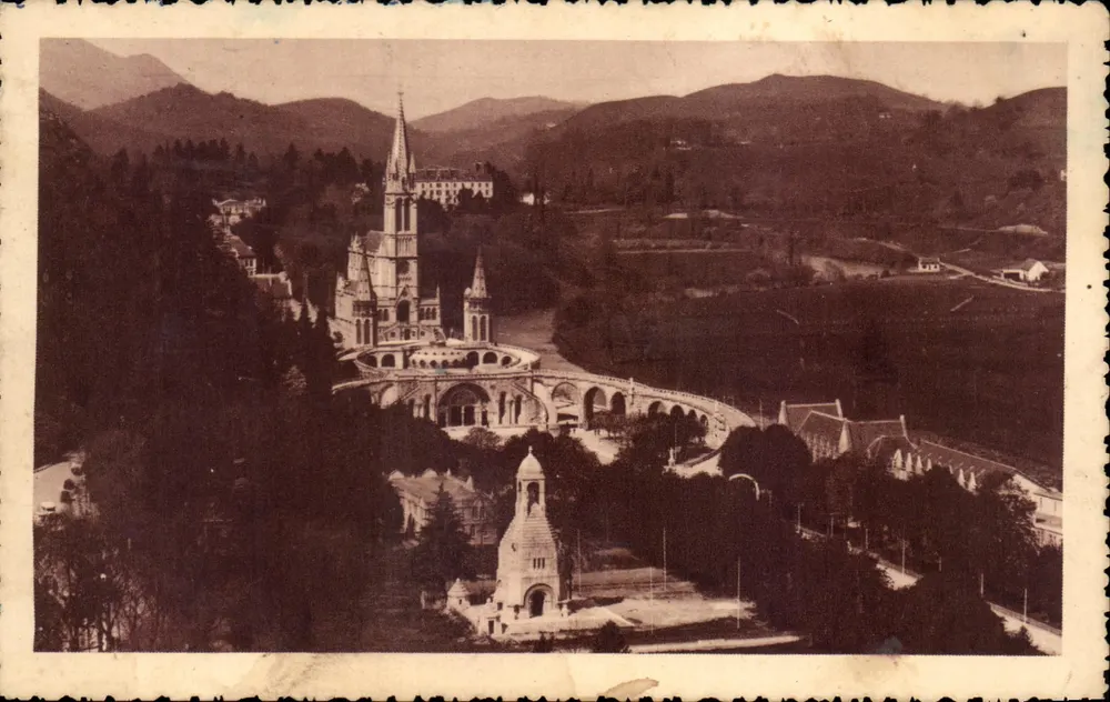 Lourdes — Basilika und Interallierter Denkmal — Verlag Lourdes, n°65 - Vorderseite