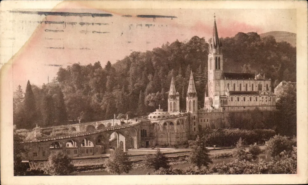 Lourdes — La Basilique, vue latérale — Édition Pauls du Rossire - Lourdes - Frente