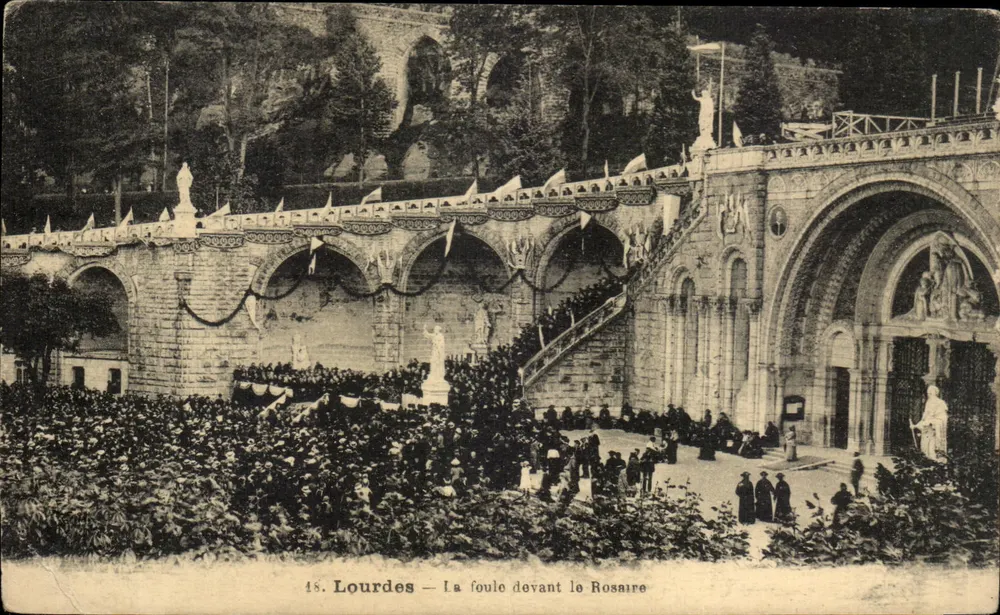 Lourdes — A multidão diante do Rosário — Edição Palais de Lourdes, n°48 - Frente