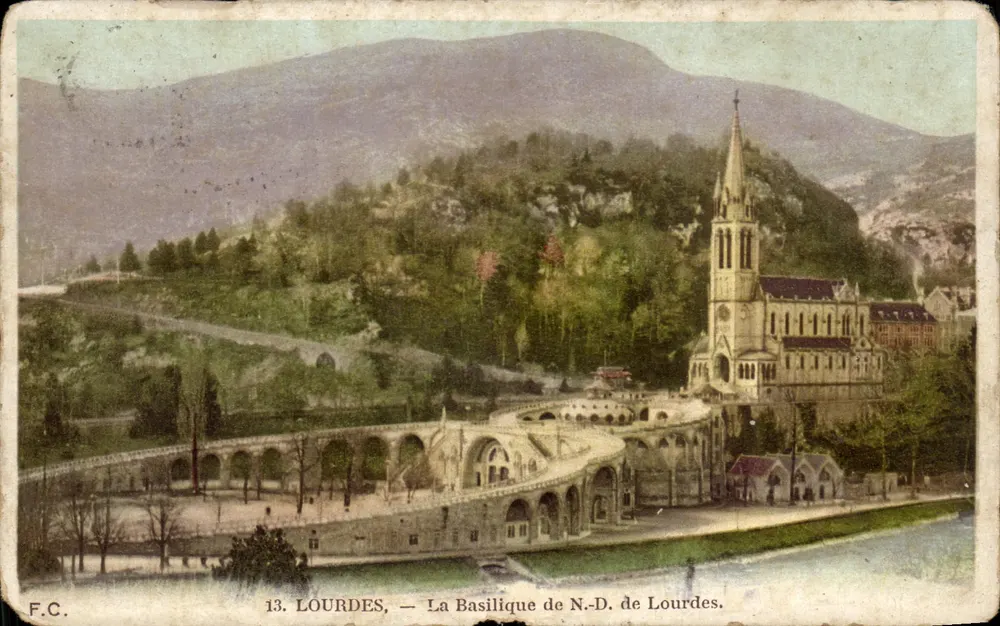 Lourdes — La Basilique de N.-D. de Lourdes — F.C. n°13 - Frente