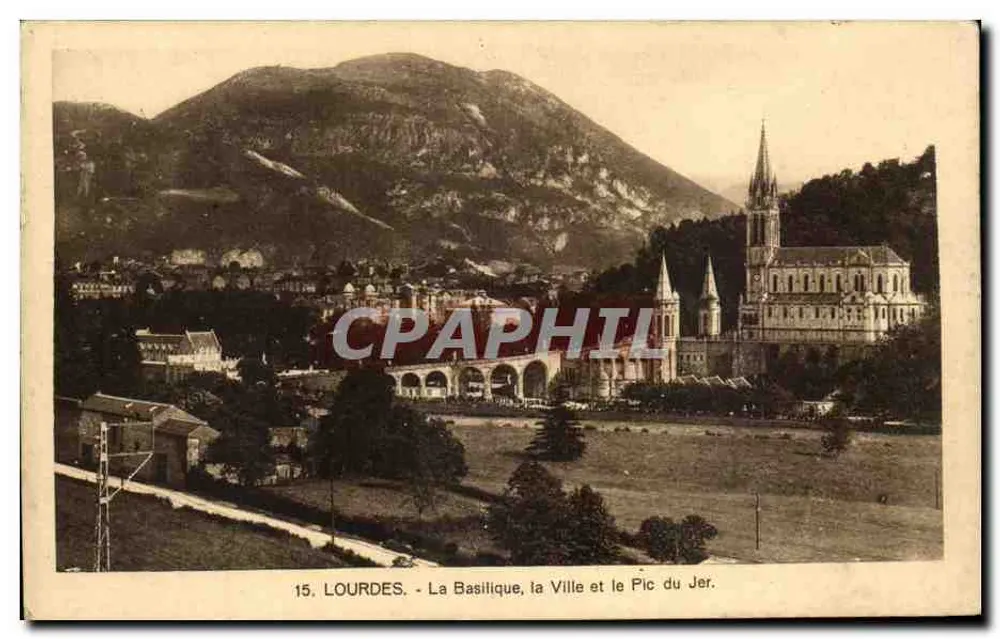 Lourdes - La Basilique, la Ville et le Pic du Jer — CPA n°15 - Recto