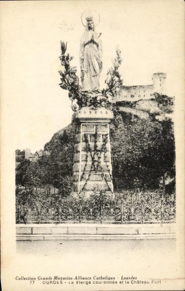 Lourdes — Die gekrönte Jungfrau und das Schloss — Verlag P. DOGON - Lourdes - Vorderseite