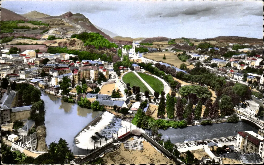 Lourdes — Allgemeine Ansicht — Basilika, Pont St-Michel, der Gave — Edit. P. DOUCET & Place Peyrande - Vorderseite