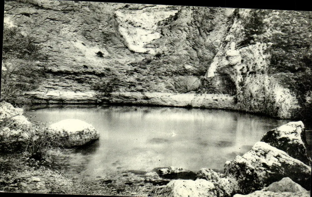La Fontaine de Vaucluse — Der See, Quelle der Sorgue — Verlag: La Cigogne, 7, crs H.-de-lienne-d'Orves, Marseille - Vorderseite