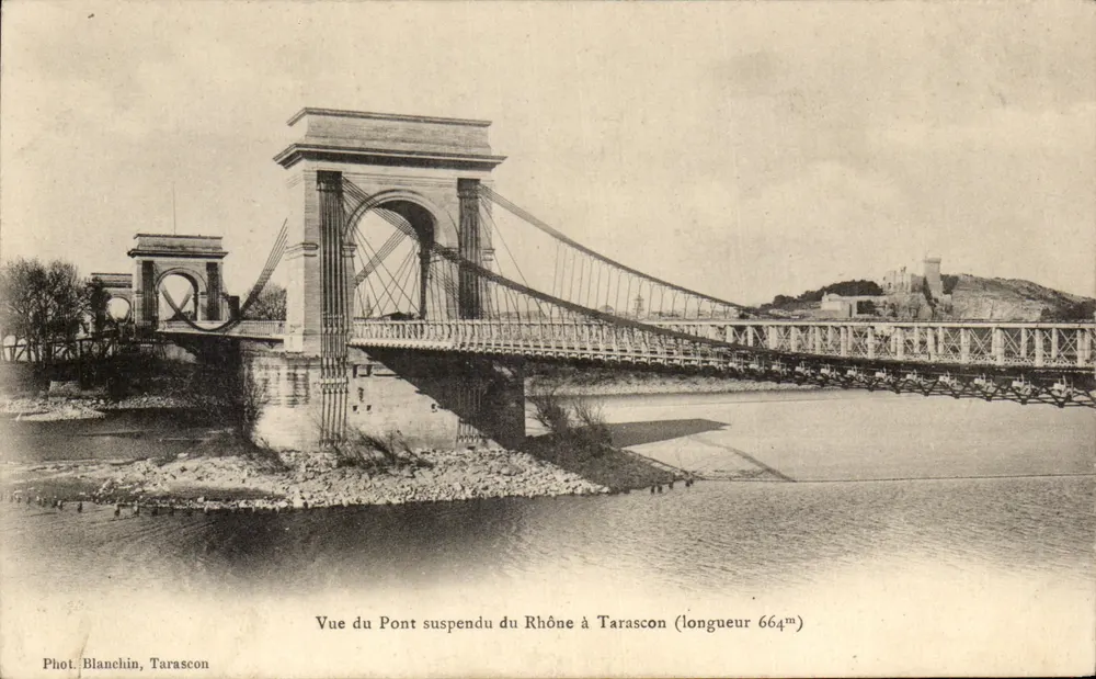 Ansicht des Hängenden Brücke des Rhône in Tarascon — Länge 664m — Foto. Blanchin, Tarascon - Vorderseite