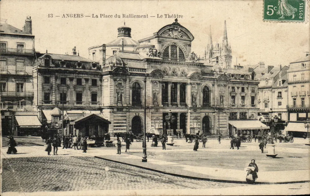 Angers — Place du Ralliement — Das Theater - Vorderseite