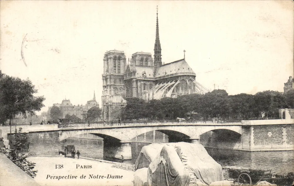 Paris - Perspectiva de Notre-Dame — editor desconhecido, n° 138 - Frente