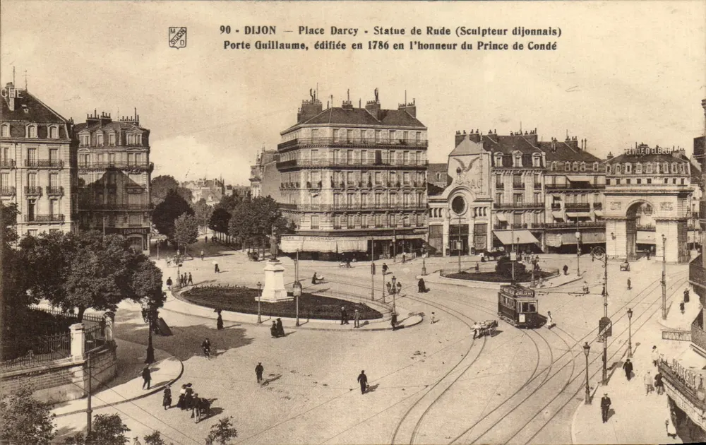 Dijon — Place Darcy — Statue von Rude (Dijon-Steinmetz) — Porte Guillaume, errichtet 1786 zu Ehren des Prinzen von Condé - Vorderseite