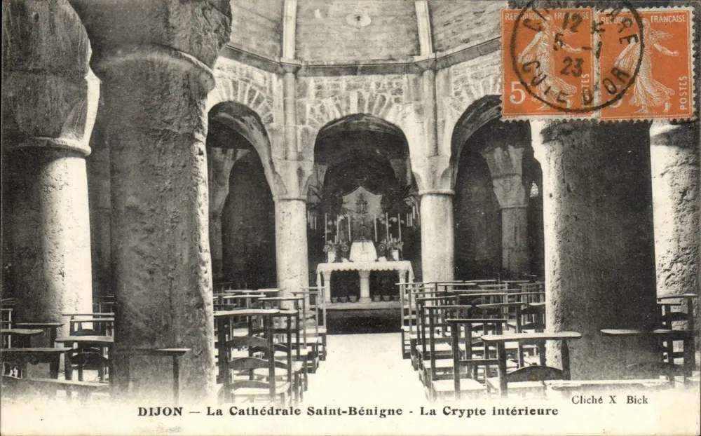 Dijon — A Catedral de São Benigno — A Cripta interna — Cliché X Bick - Frente