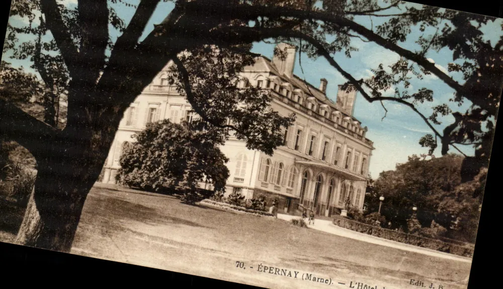 ÉPERNAY (Marne) — L'Hôtel — Édit. J. B. - Voorkant