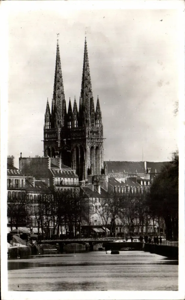 Quimper — Die Kirchtürme der Kathedrale vom Fluss aus gesehen — Collection VI. LARD, Quimper - Vorderseite