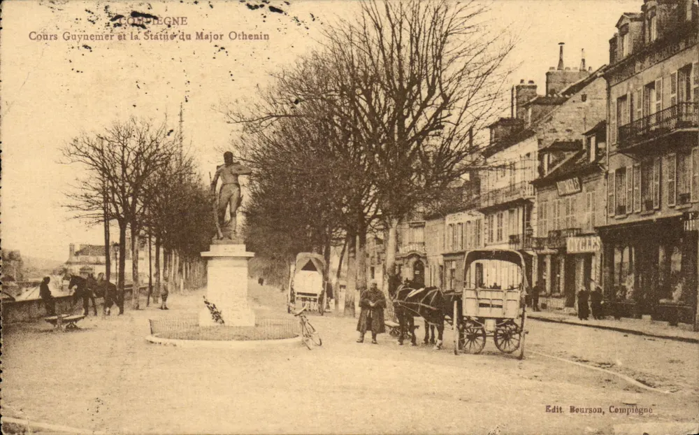 Compiegne — Cours Guynemer und die Statue des Majors Othenin — Verlag Bourson, Compiegne - Vorderseite