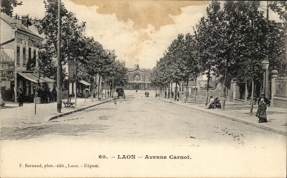 Laon — Avenida Carnot — F. Barnaud, fot.-édit., Laon. N° 60. - Frente