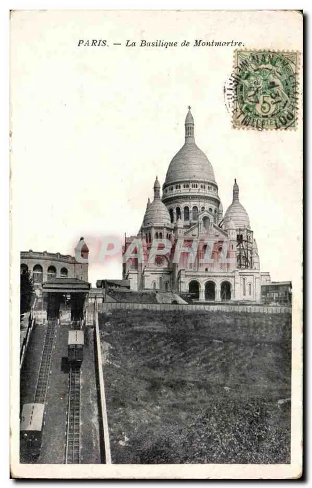Paris — Die Basilika von Montmartre - Vorderseite