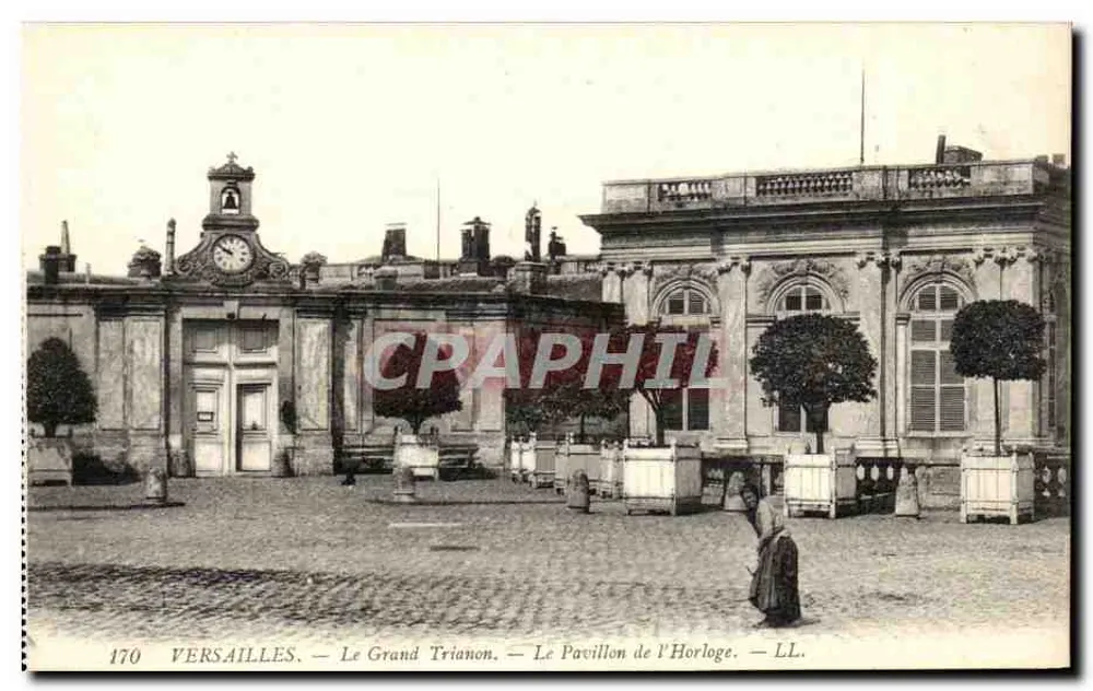 Versailles — Der Große Trianon — Das Uhrenpavillon — LL. - Vorderseite