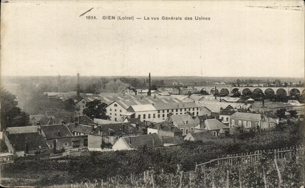 Gien (Loiret) — Vista geral das fábricas — 1894 - Frente