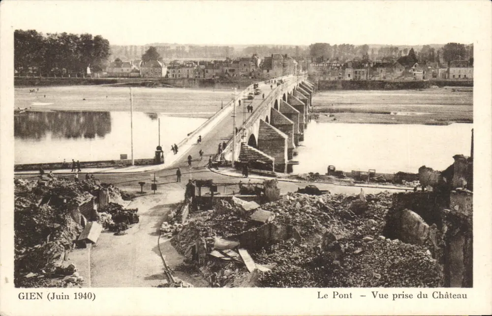 Gien (Juni 1940) — Der Brücke — Ansicht vom Schloss — Edition Trappé - Vorderseite