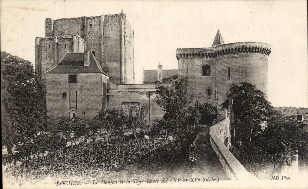Loches — Der Bergfried und die Turm Louis XI (11. und 15. Jahrhundert) — ND Phot - Vorderseite