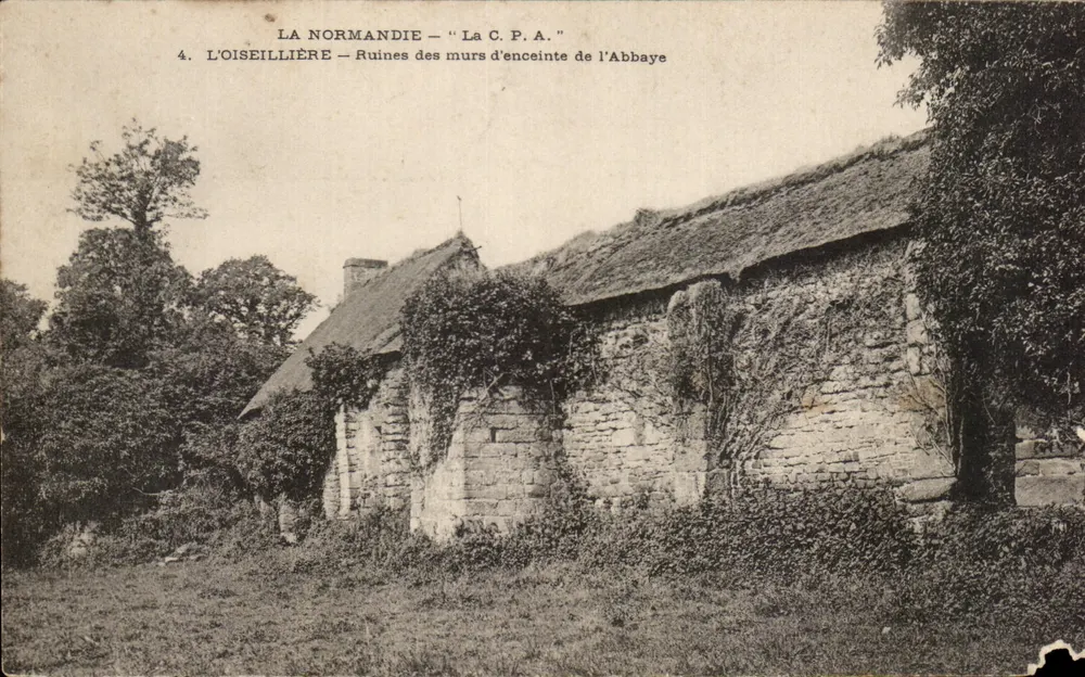 L'Oiseillière — Ruinen der Mauern der Abtei — La C.P.A. - Vorderseite