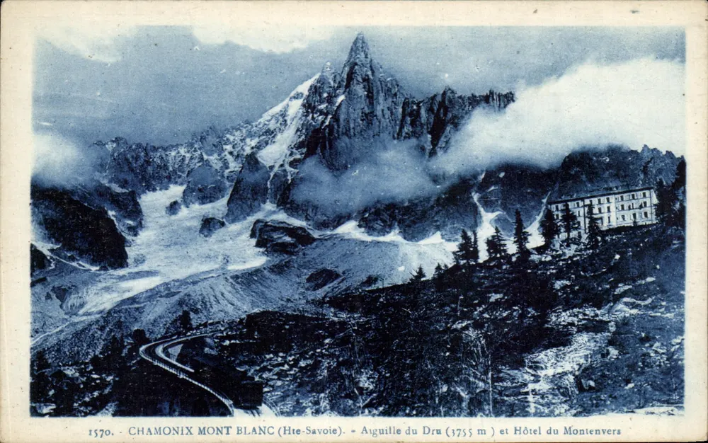 Chamonix Mont Blanc (Haute-Savoie) — Aiguille du Dru (3755 m) und Hôtel du Montenvers — Verlag nicht sichtbar, Seriennummer 1570 - Vorderseite