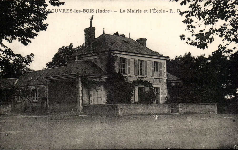 Bouvres-les-Bois (Indre) — Das Rathaus und die Schule — R. D. - Vorderseite