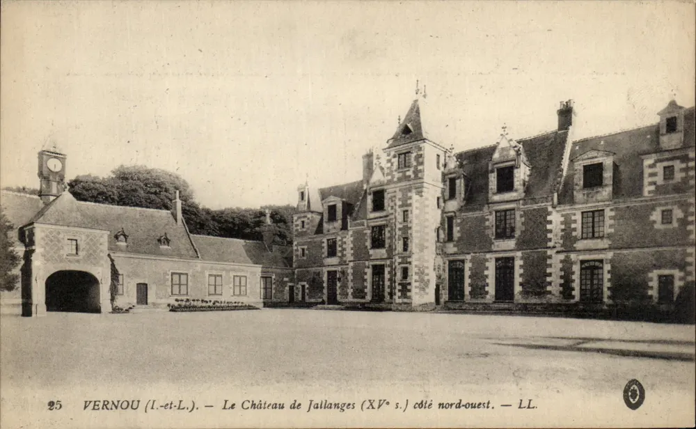 VERNou (I.-et-L.) — O Castelo de Jallanges (século XV) lado norte-oeste — LL. - Frente