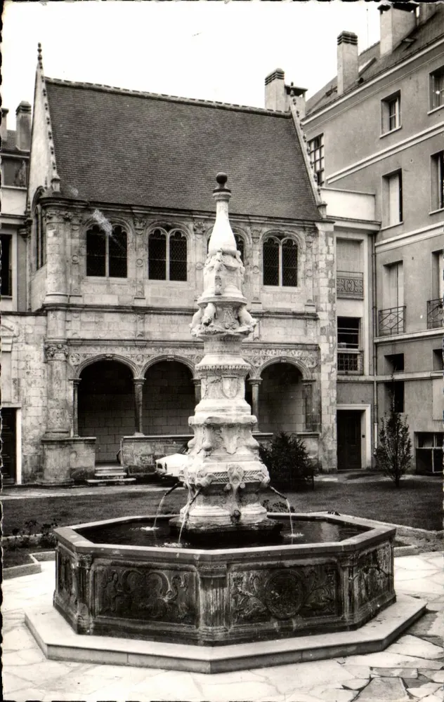 A fonte de Beaune — Tours (Indre-et-Loire) — Imprimerie Révolutionnaire - Frente